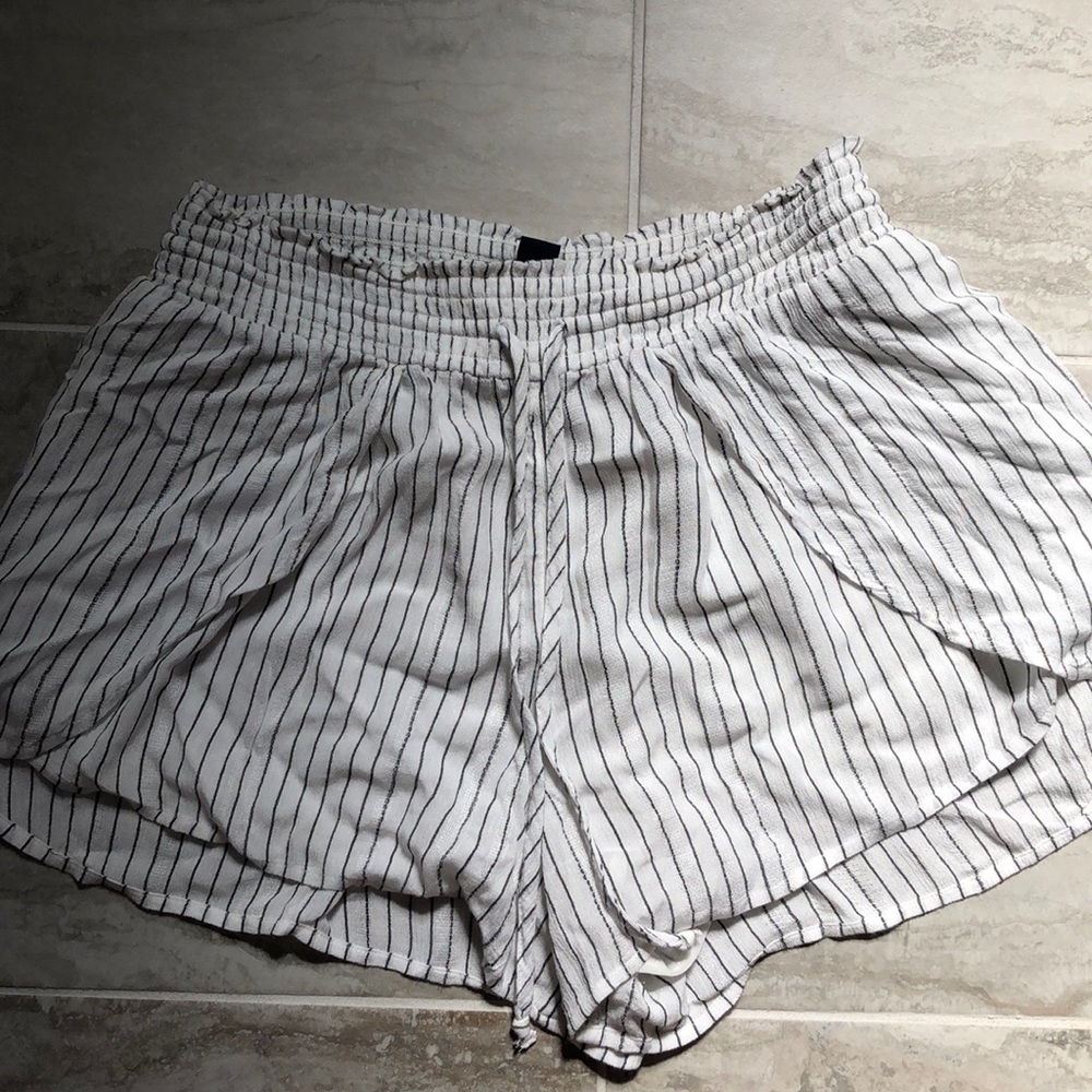 Flowy navy-white striped shorts